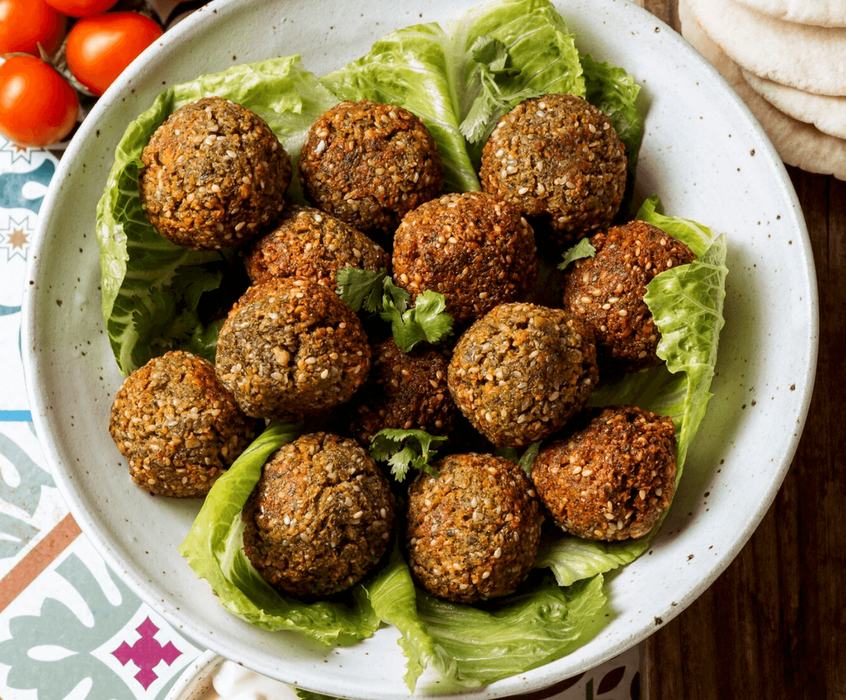 Falafel cu Sos Tahini și Salată Tabbouleh